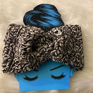 Handmade crochet thick earwarmers. Made to order! Can be made in most colors.